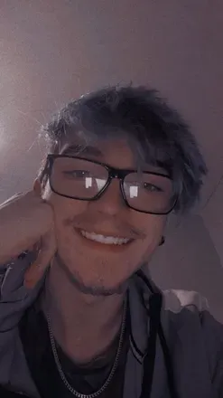 @skinnywhiteboy2002