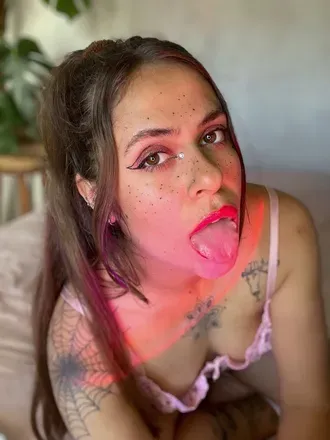 @petitehairylou