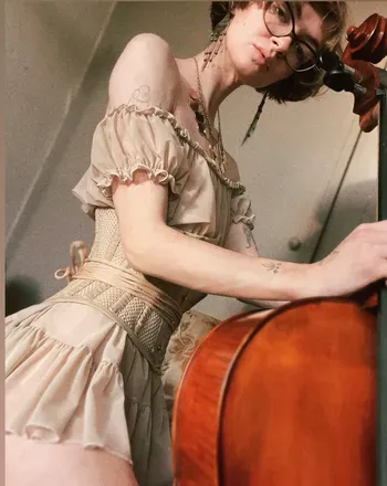 @topless_cellist
