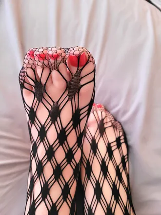 @toesinthesand777