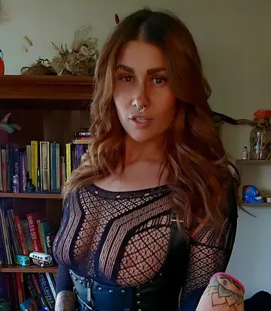 @ladyravyn