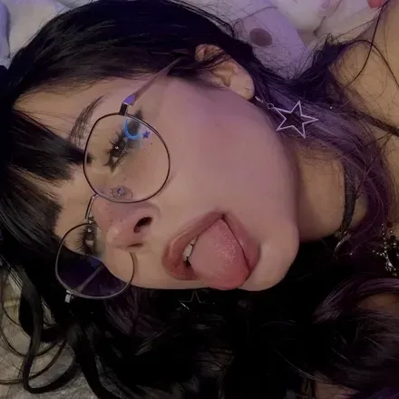 @petitleaxx