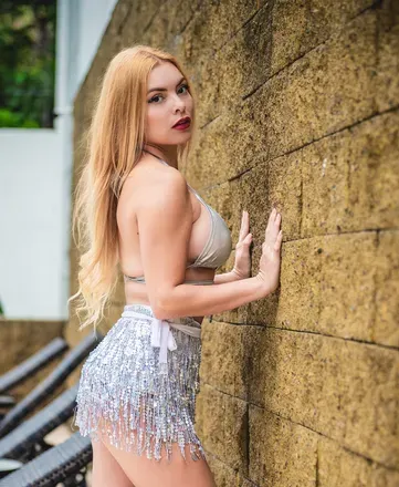 @nelaarias