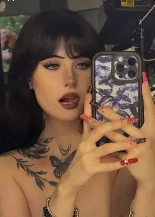 @urgothgurl1