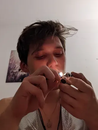 @housewifeboytoy