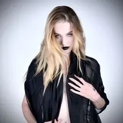 @violetxxxstorm