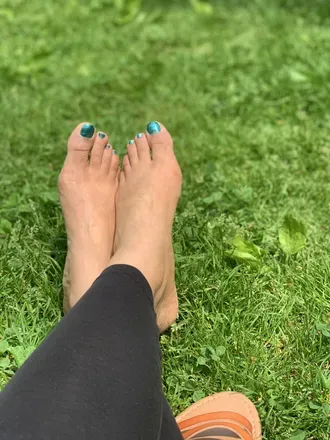 @legs.heels.toes