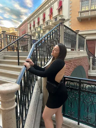 @realbrunettebabe