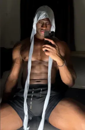 @yrsecretboyfriend