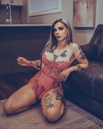 @courtneycorset