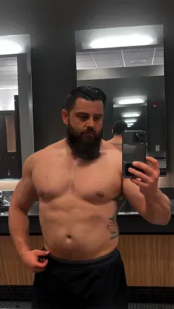 @themuscleguy