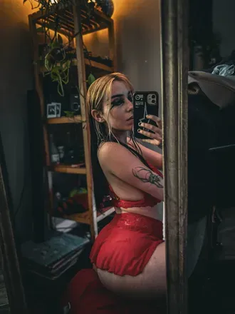 @gothicfoxxs