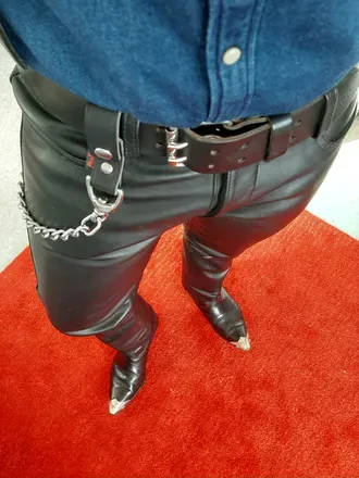 @leather_hipster