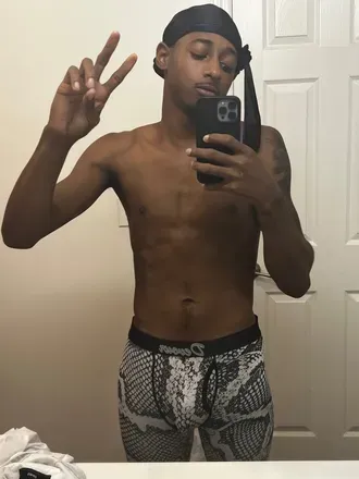 @famousretroo