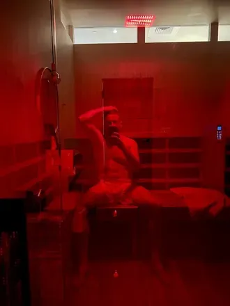 @nude_yoga_guy
