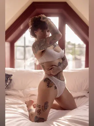 @wolffinthethroneroom
