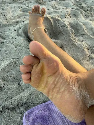 @enchantiinngggfeet
