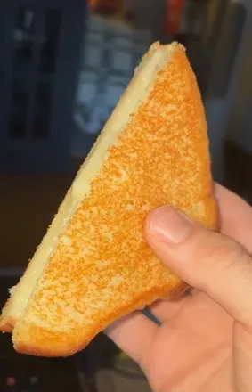 @grilledcheeze