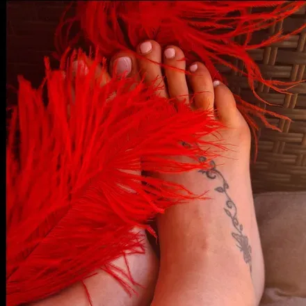 @pussy.and.feet
