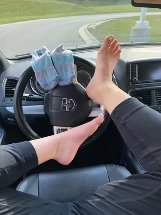 @footsiegirl22