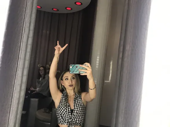 @kaitlynsglow