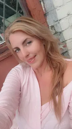@curvyscarletrose