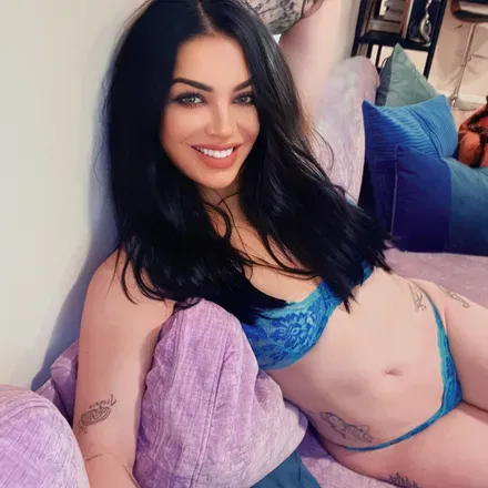 @iamviviennex