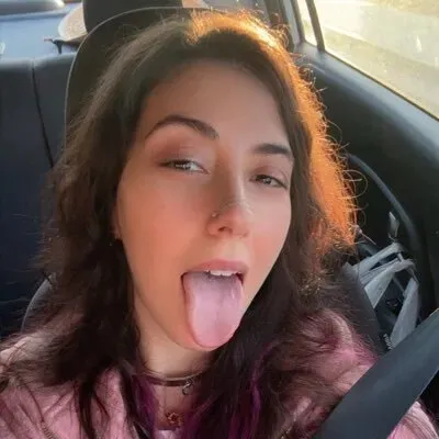 @annacherrylive