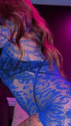 @notblondie