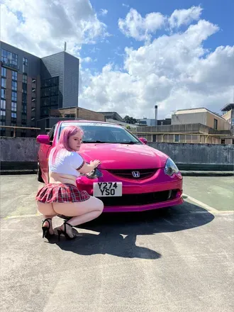 @curvycargal