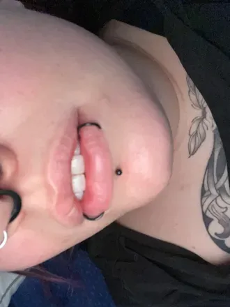 @nudeneass