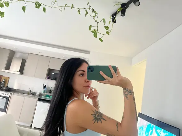 @laraxxxb