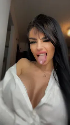 @britney_charm