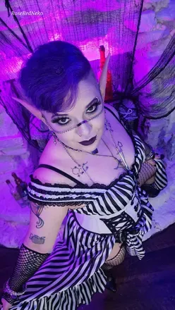 @roseredneko