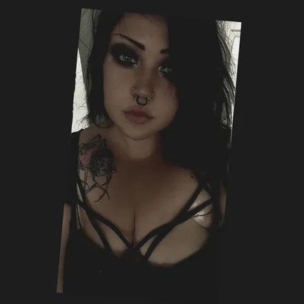 @big.tiddy.goth.femme