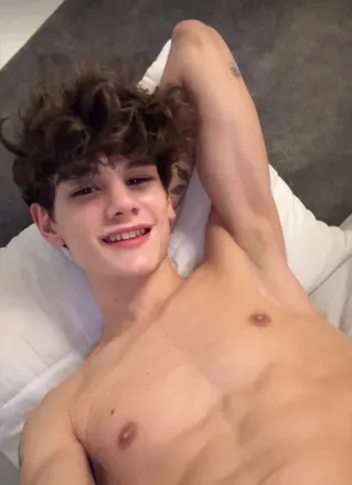 @elias.twink