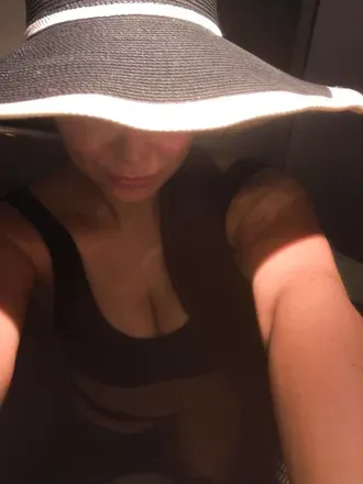 @yourbrunettewifey