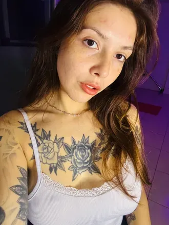 @hotcurvesqueen