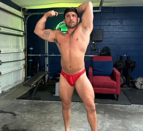 @gaymusclebro
