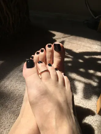@lolafeetness