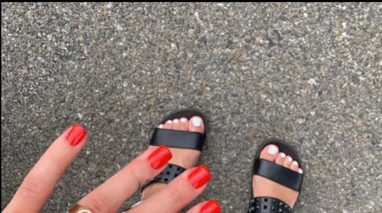 @feetforuxo