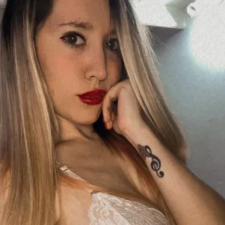 @angielatinaa