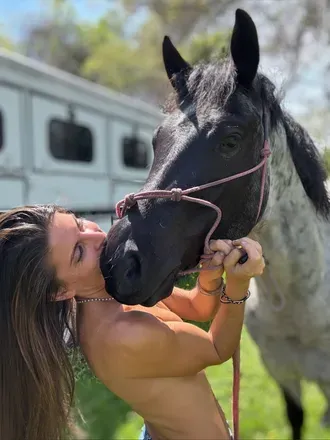 @thegirlnextdoornicole