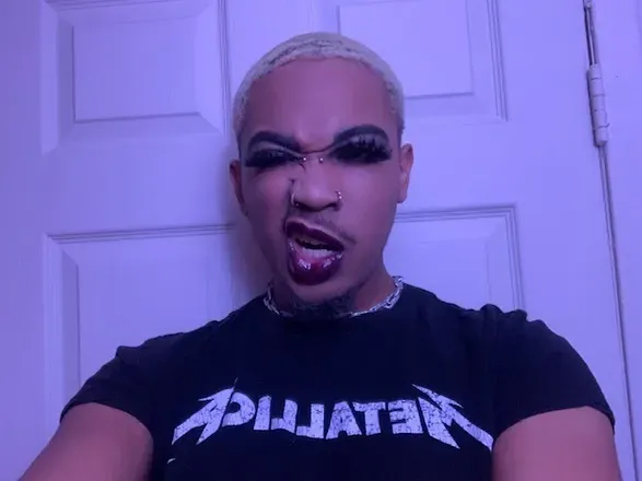 @landofadoniss
