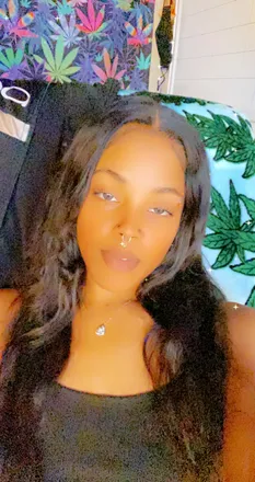 @sweetaxxgoldie